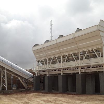 UNE CENTRALE À BETON MEKA POUR UNE SÉPARATION GRADE D'INTERSECTION DE TEMA AU GHANA