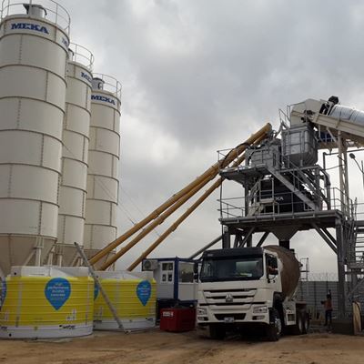 UNE CENTRALE À BETON MEKA POUR UNE SÉPARATION GRADE D'INTERSECTION DE TEMA AU GHANA