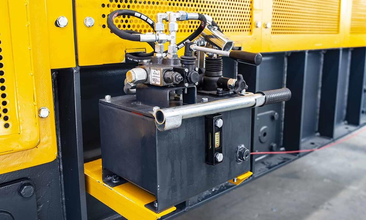 Manganese pans for high-impact loading