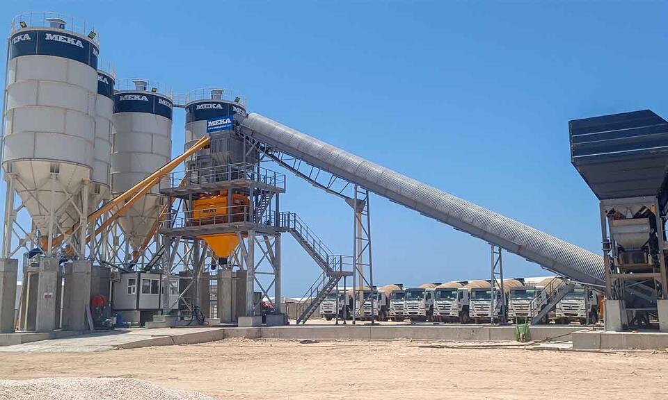 MEKA K160 Sabit Beton Santrali ve TGG Construction mikser filosu - Libya