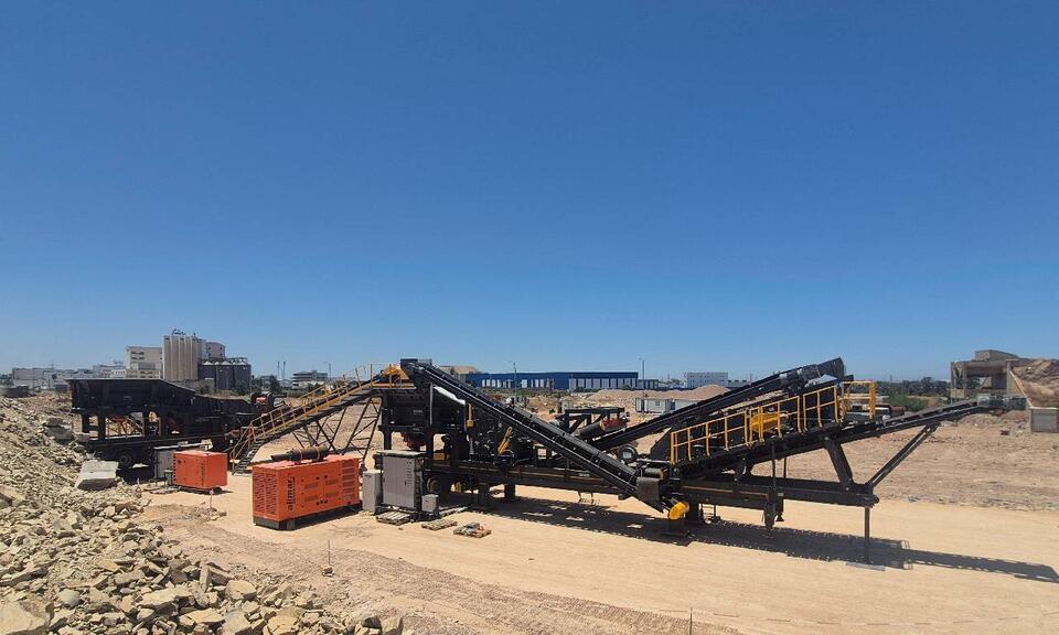 MEKA mobile crushing and screening plant and conveyor lines at the Casablanca concrete recycling site