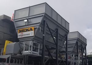 A CUSTOM DESIGN MEKA FEEDING HOPPER IS FEEDING A UNIQUE WASH PLANT IN THE USA