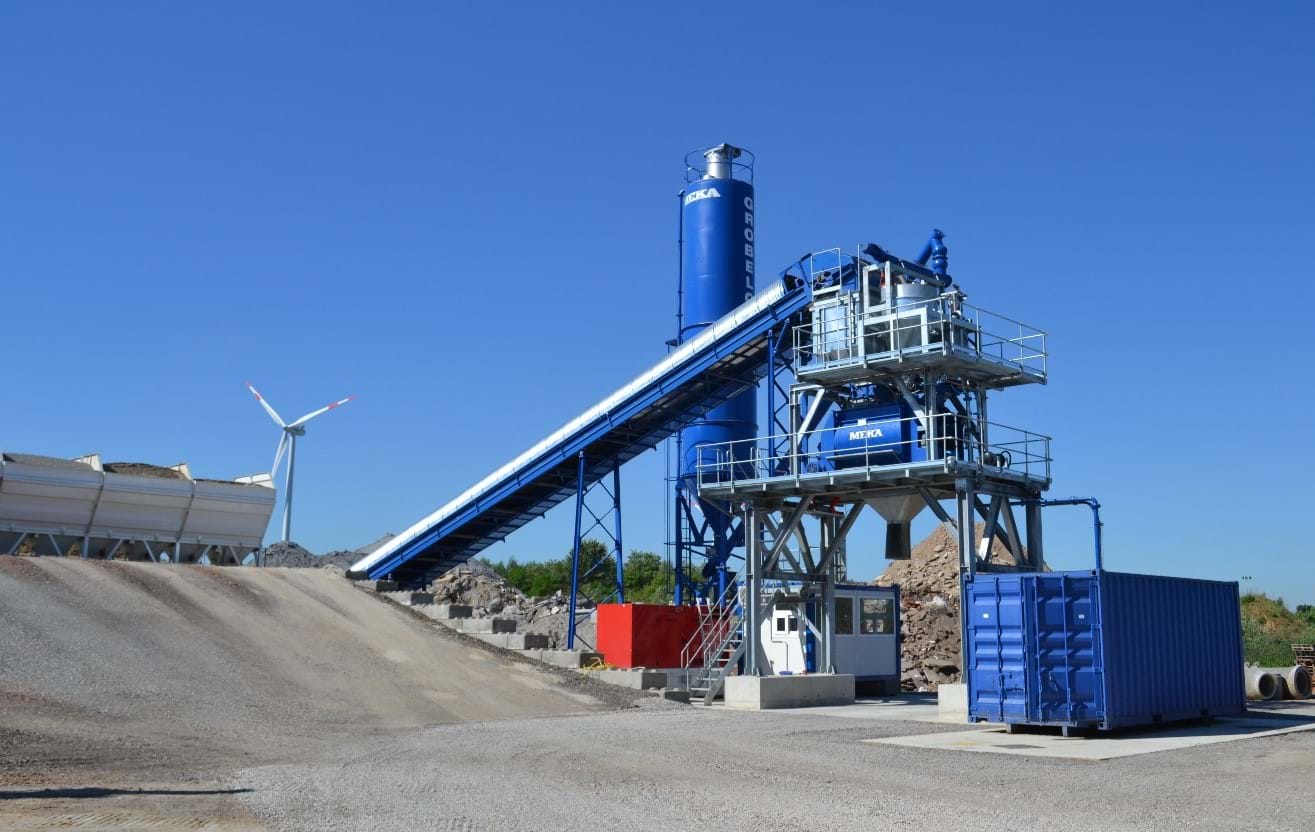 CONCRETE MIXING METHODS AND CONCRETE MIXERS