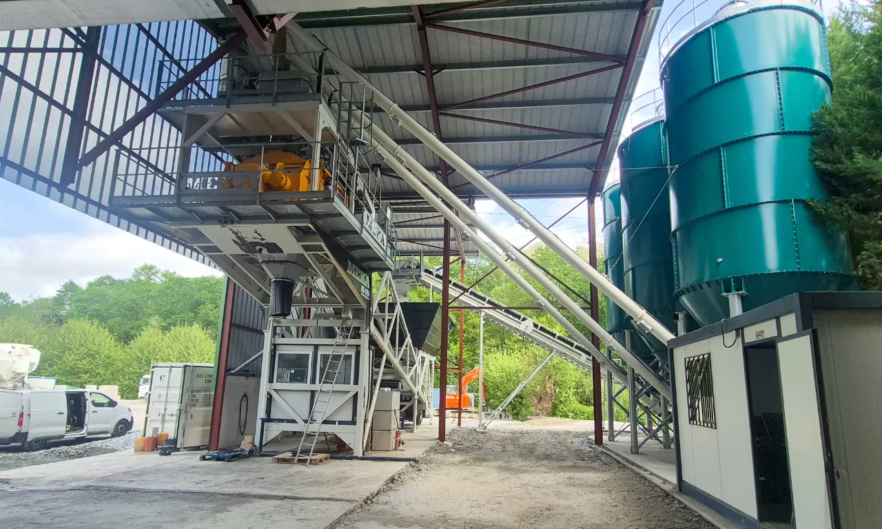 MEKA a installé avec succès la centrale à béton mobile M100 en France