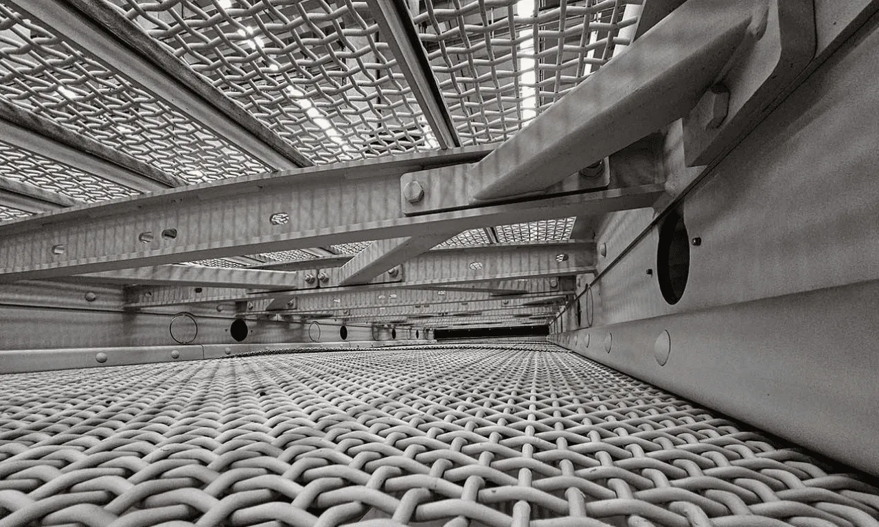 Standard Wire Mesh Sizes for Vibrating Screens: Selection and Sizing Guide