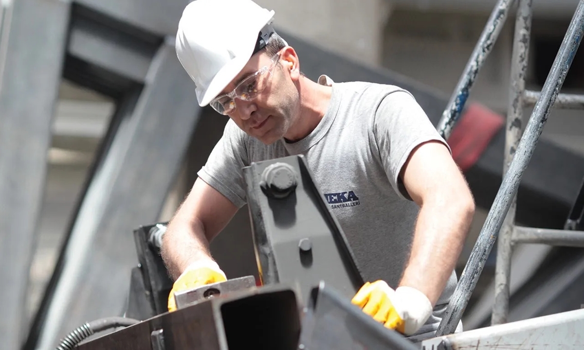 Bucket Systems and Aggregate Feeding