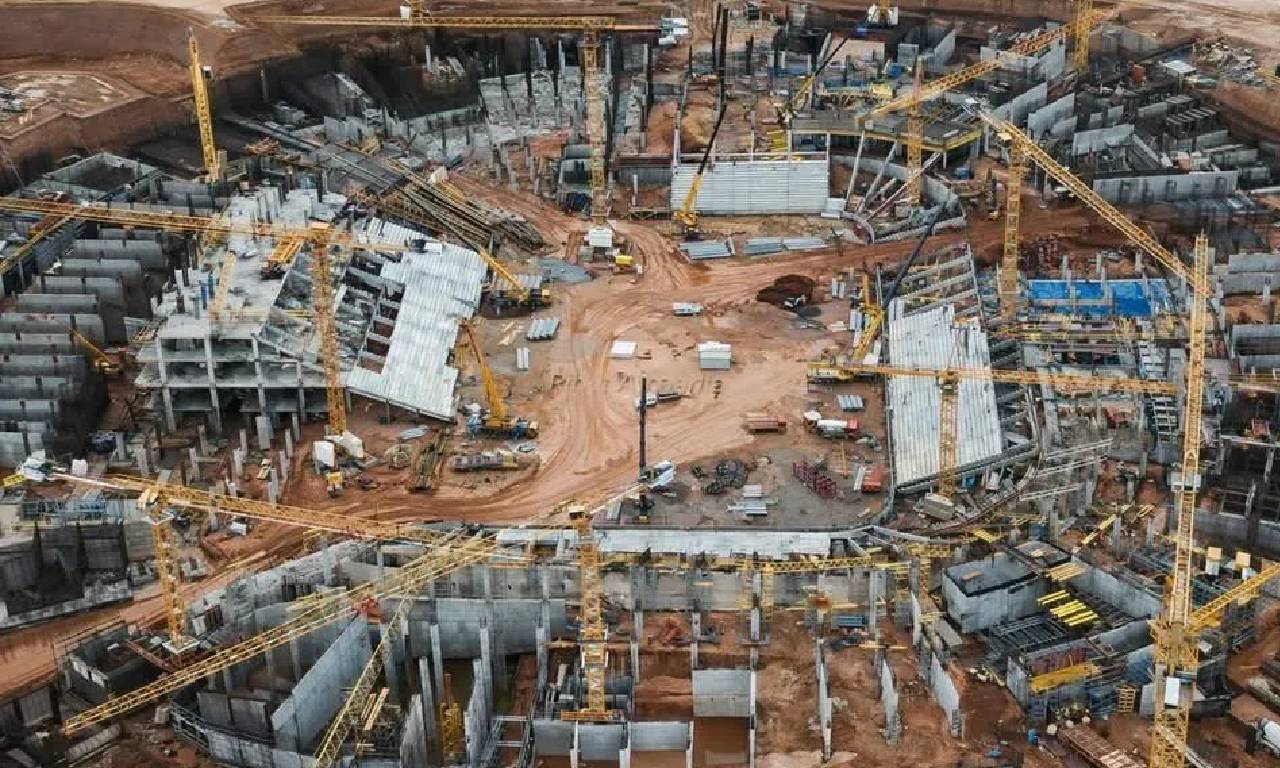 اختيار محطة خلط الخرسانة المتنقلة MEKA 100 M لمشروع أكبر ملعب كرة قدم في العالم