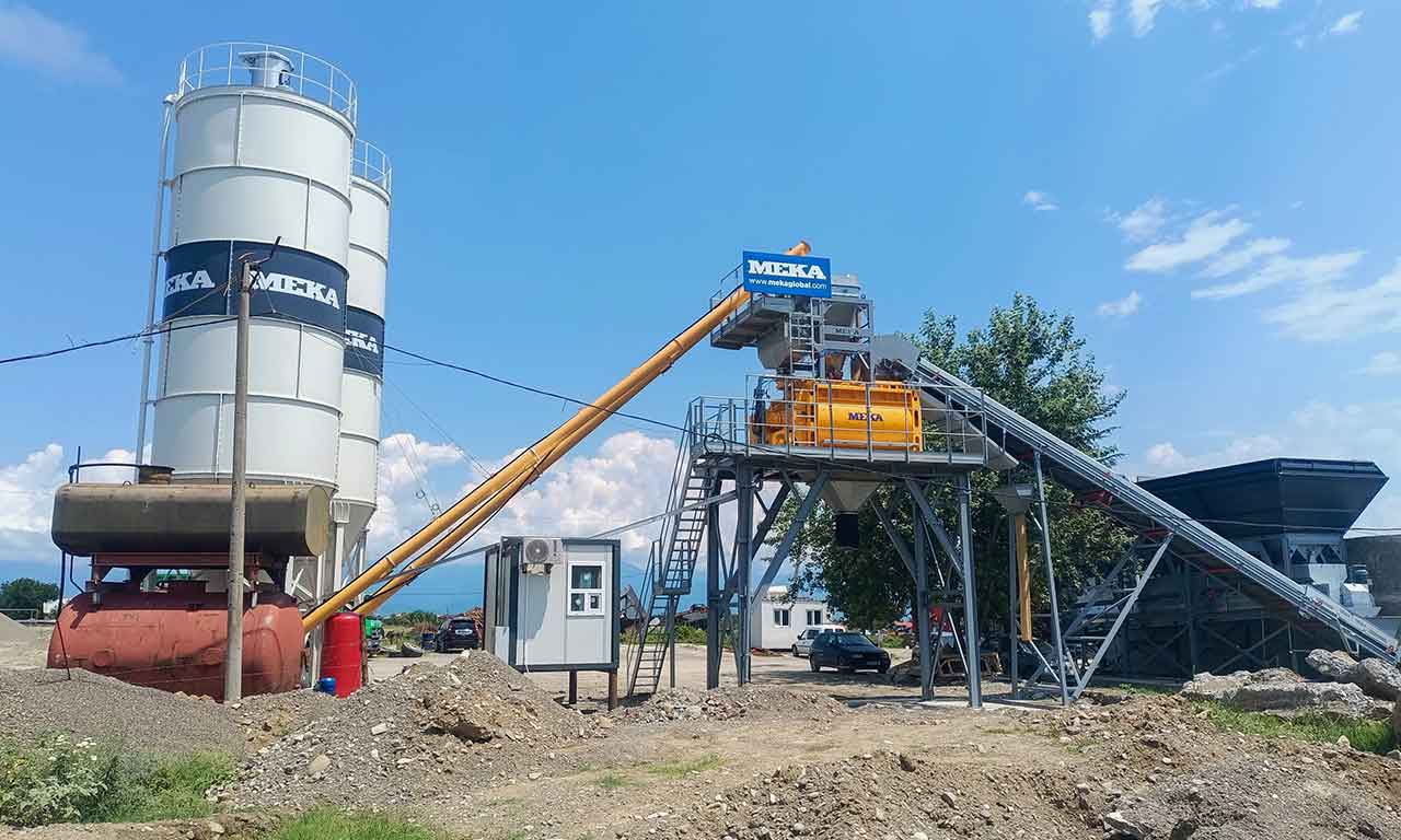 Planta dosificadora compacta de concreto MEKA C135-B en Georgia