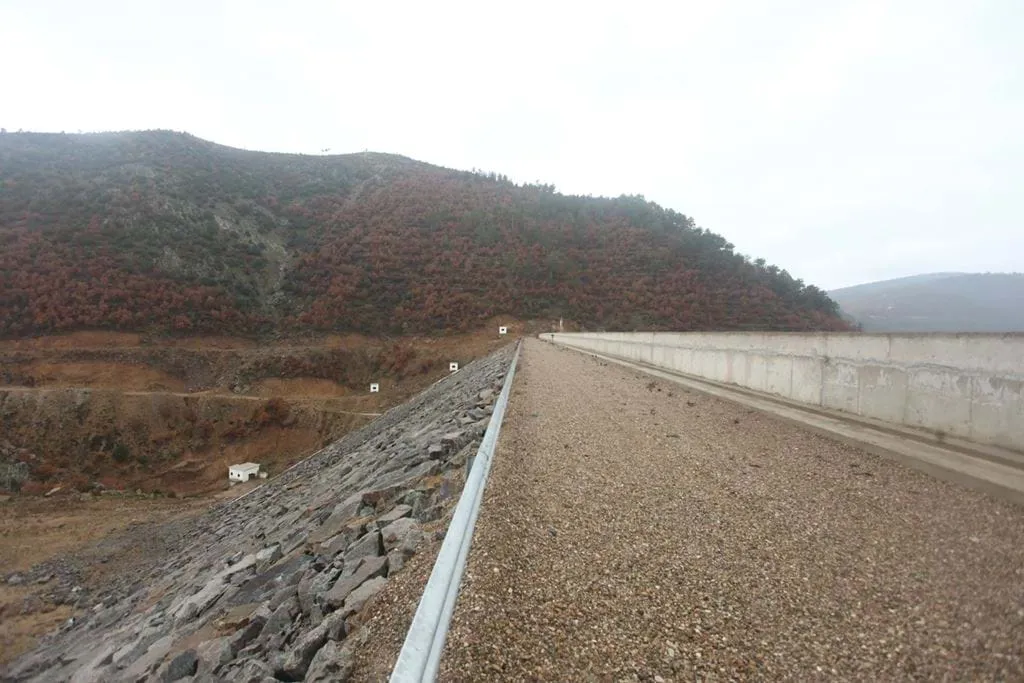 Компакт C20: Мал да удал