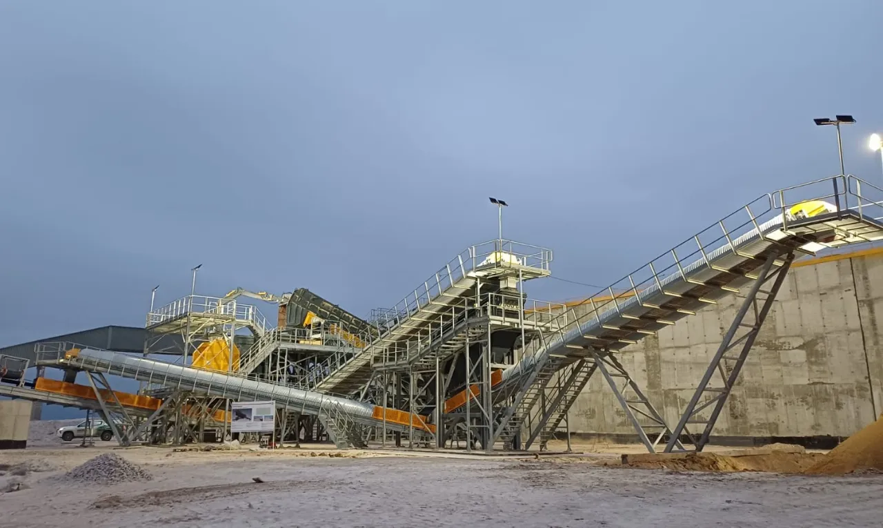 A Unique Solution from MEKA for a High-Capacity Gypsum Production Plant: A 16-Meter Apron Feeder