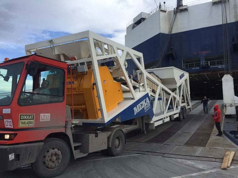 Şekil 2 Due to its rigid structure MEKA mobile concrete plant with 2 complete sets of screw conveyors, filters and other silo equipment can be transported with the help of only one single trailer truck.
